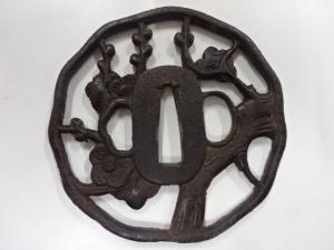 鉄地　梅紋　透かし　鍔